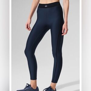 ALO Airlift High-Waist 7/8 Line Up Legging Yoga navy blue raised piping stripe